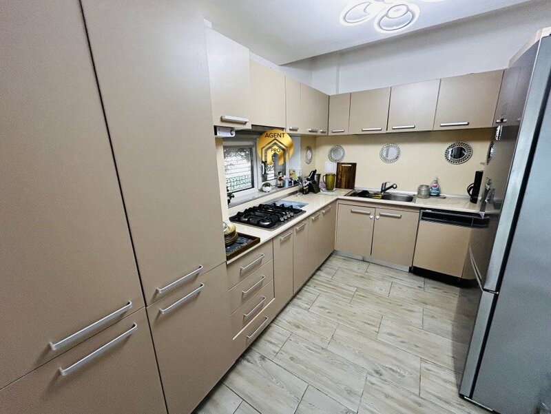 Ilfov Vila superba in Bragadiru, Strada Verii - colt Cartier Latin