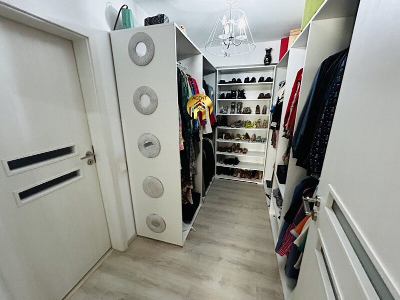 Ilfov Vila superba in Bragadiru, Strada Verii - colt Cartier Latin